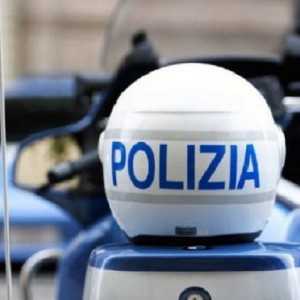 moto_polizia_casco