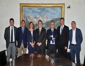 ardizzone-conf-stampa-autonomie-Foto-di-gruppo